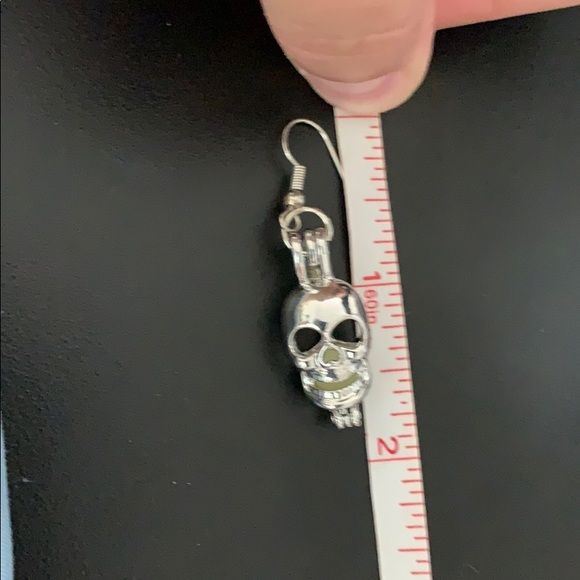 Skull Earrings - Picture 6 of 7